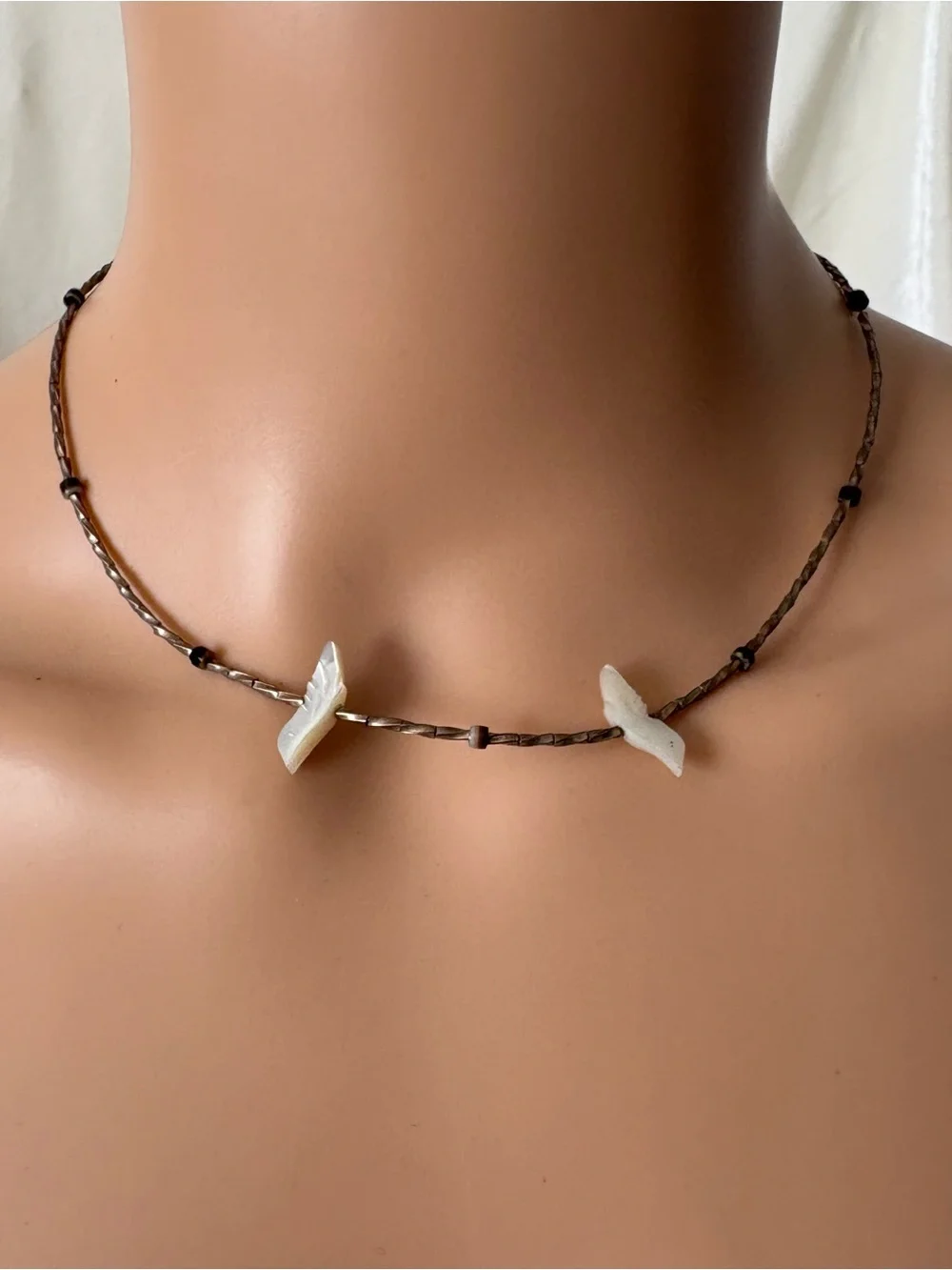 Vintage 70s delicate bird sparrow shell necklace choker metal